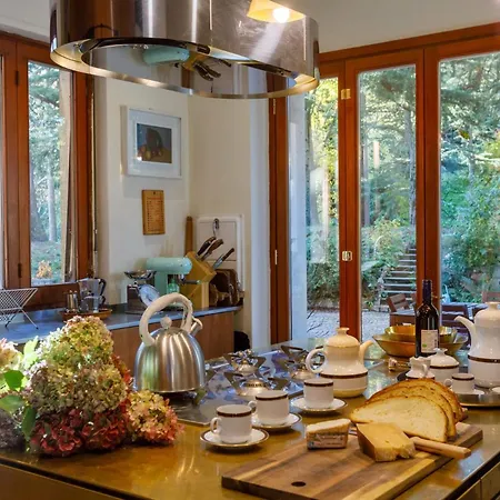 Villa Spectacular Mid-century With Astonishing Views Of