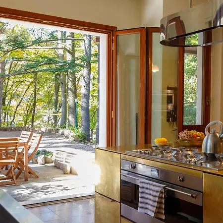 Villa Spectacular Mid-century With Astonishing Views Of