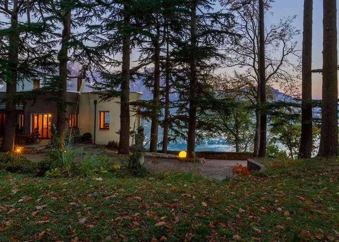 Willa Spectacular Mid-century With Astonishing Views Of