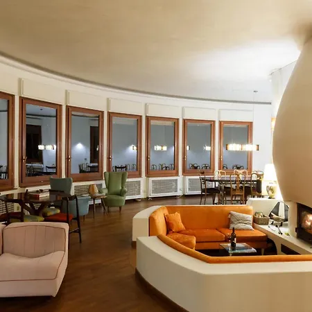 Spectacular Mid-century With Astonishing Views Of