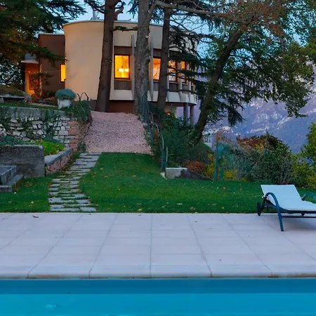 Villa Spectacular Mid-century With Astonishing Views Of *