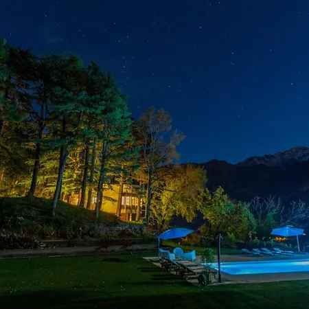 Villa Spectacular Mid-century With Astonishing Views Of