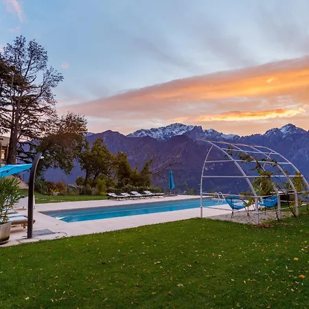 Villa Spectacular Mid-century With Astonishing Views Of